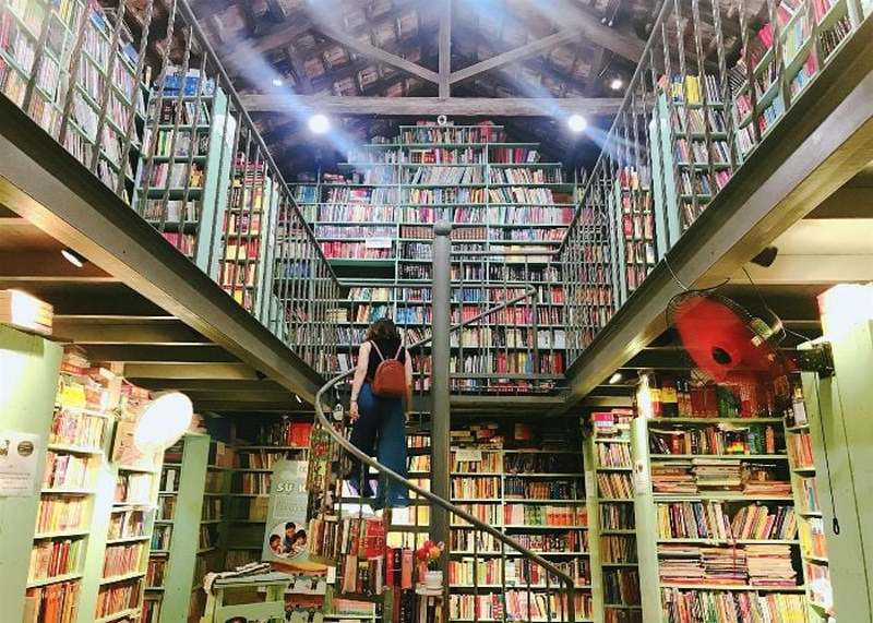 Sách Xưa - Cửa hàng sách cũ ở Hà Nội với hàng ngàn đầu sách quý