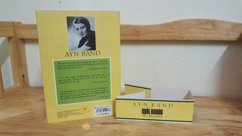Suối Nguồn Sách Cũ là tác phẩm best seller của tác giả Ayn Rand