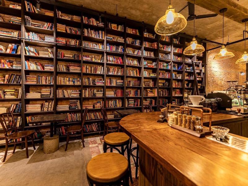Quán cà phê và sách - The Hidden Elephant Books & Coffee