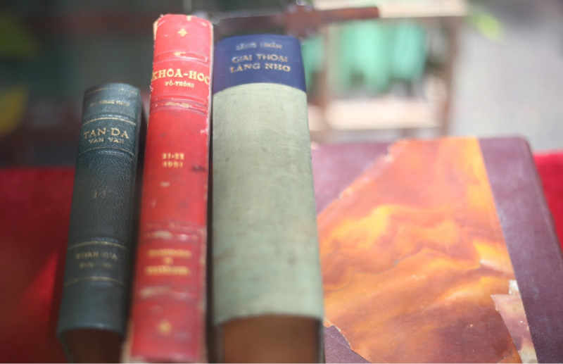Sách Xưa là cửa hàng sách cũ ở Hồng Đức có tuổi đời lâu năm