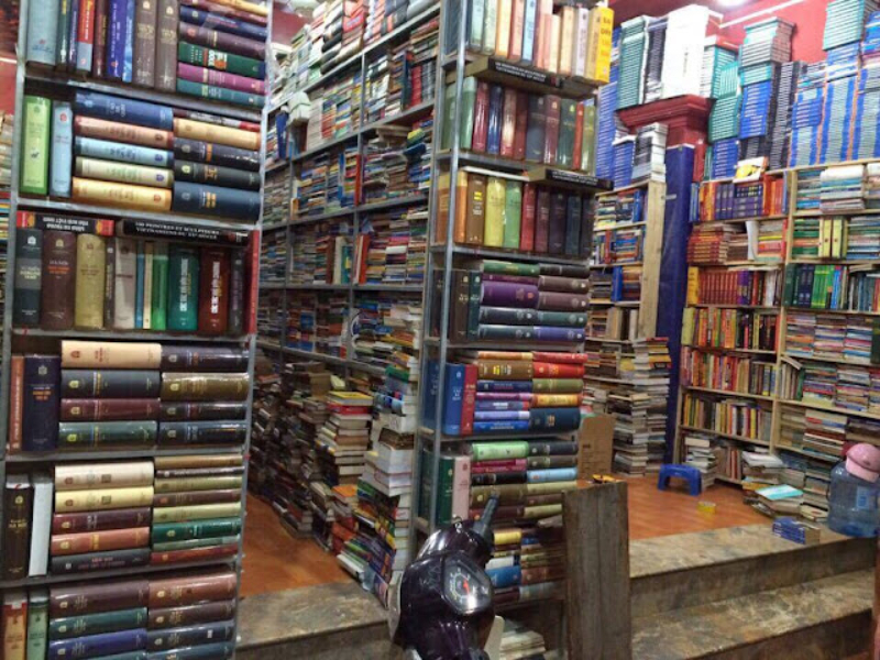 Sách Xưa - Cửa hàng sách cũ ở Quận 7 lưu giữ giá trị xưa